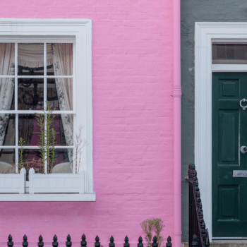 Avec quoi décorer une porte de maison ? Zoom sur la question